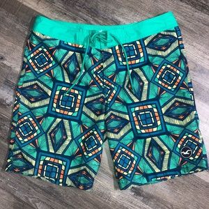 Hollister Geometric Bermuda Shorts 34